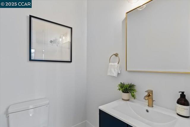 1045 Kains Ave, Albany CA: https://media.crmls.org/mediaz/48938f2f-e20b-4030-8a52-56313c849715.jpg