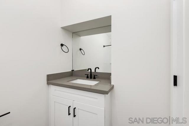 721 27 E 22nd St, National City CA: https://media.crmls.org/mediaz/489471b8-9d84-4ebc-92df-646dbbbdba64.jpg