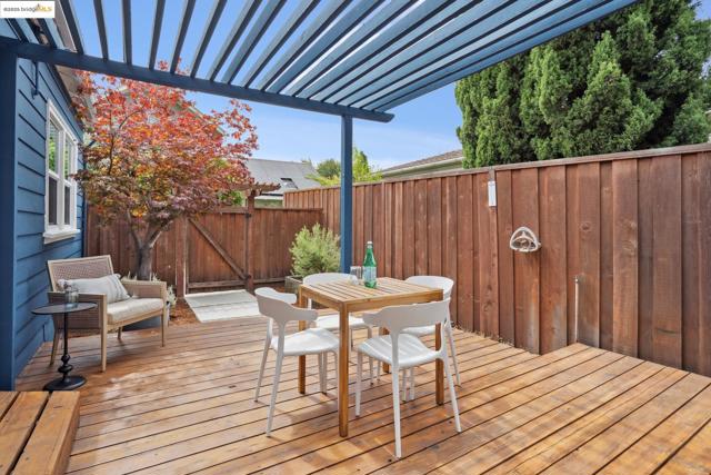 4006 Lincoln Ave, Oakland CA: https://media.crmls.org/mediaz/489504f8-4cb3-4128-a9da-1ae221b6d10d.jpg