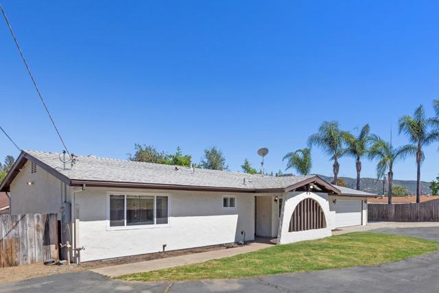 13250 Idyl Dr, Lakeside CA: https://media.crmls.org/mediaz/4895d197-ebe4-46f0-83e4-5465b5d49e1a.jpg