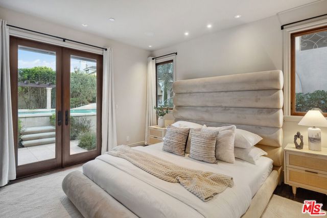 6882 Arizona Avenue, Los Angeles CA: https://media.crmls.org/mediaz/4895d997-c9db-4cca-9eb6-3bfd9be98486.jpg