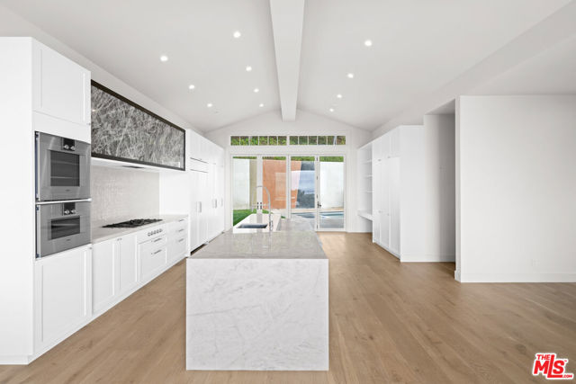 1324 Monument Street, Pacific Palisades CA: https://media.crmls.org/mediaz/48962098-42da-4d4b-8de5-970107c9a056.jpg