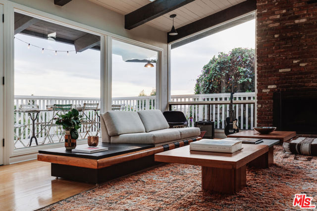 3629 Serra Road, Malibu CA: https://media.crmls.org/mediaz/489647ed-2511-4ad3-a2d3-50d37816abdb.jpg