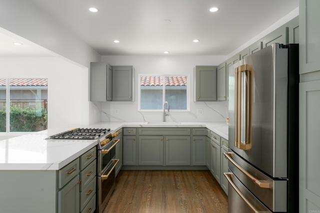 Detail Gallery Image 3 of 39 For 6653 Aranda Ave, La Jolla,  CA 92037 - 3 Beds | 2/1 Baths
