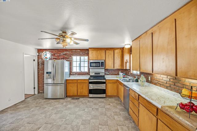 Image 4 of 57 For 16881 Midway Rd