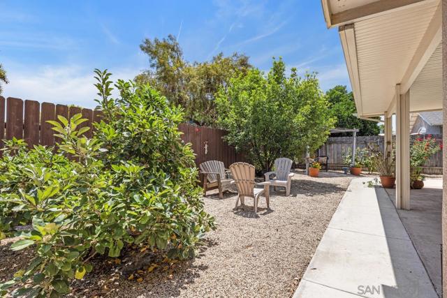 271 Gull Pl, El Cajon CA: https://media.crmls.org/mediaz/4896f69e-be19-4031-bfc0-669d8871cae9.jpg