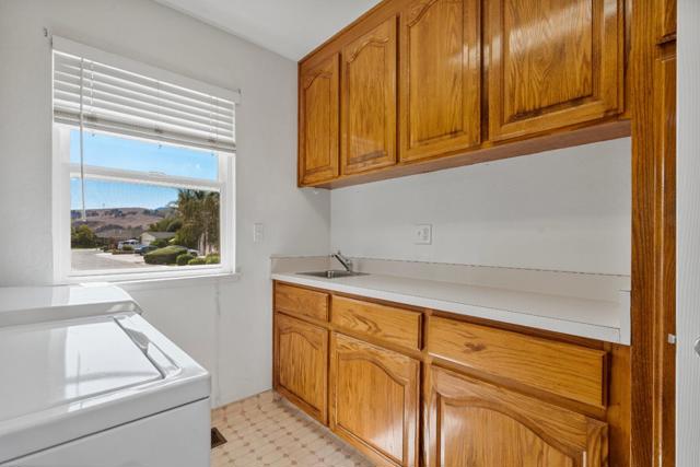 471 Marks Drive, Hollister CA: https://media.crmls.org/mediaz/48970996-2962-4cf9-ba95-5d8c9d1d467d.jpg