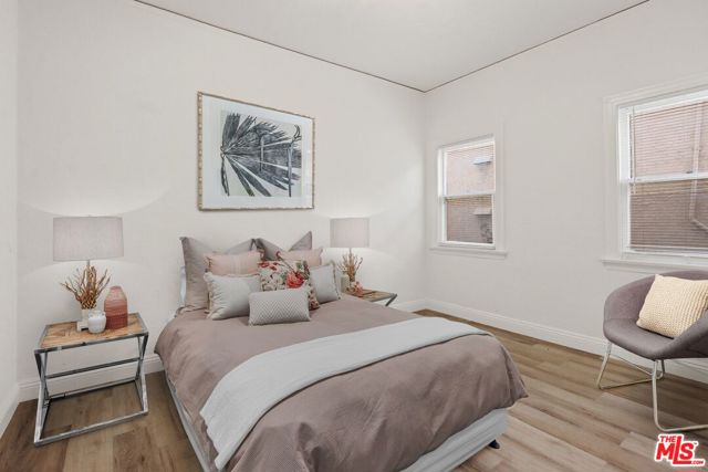 2370 Lime Avenue, Long Beach CA: https://media.crmls.org/mediaz/4897142d-1002-44e6-8c6a-4e11bf0f5fcf.jpg