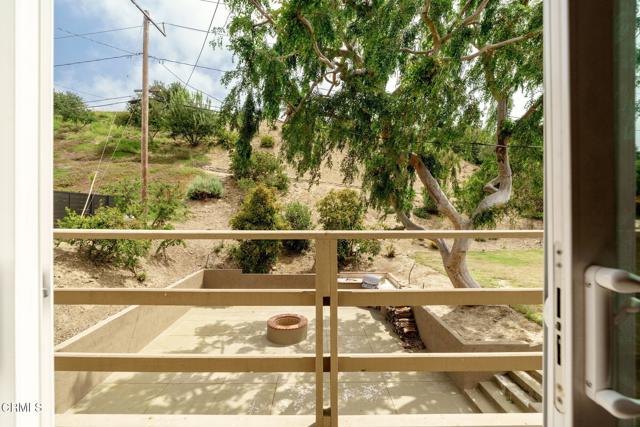 872 Via Arroyo, Ventura CA: https://media.crmls.org/mediaz/48971f61-a271-46a3-a312-1d88bf681696.jpg