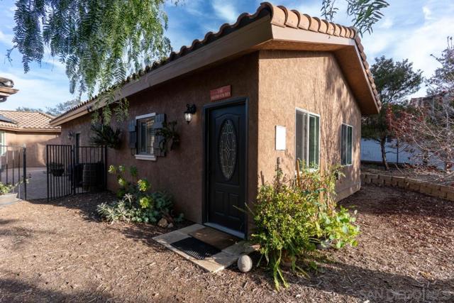 1195 Via Encinos, Fallbrook CA: https://media.crmls.org/mediaz/4897c182-bee8-4130-b88c-3457c21b1845.jpg