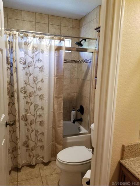 2185 Gibraltar Glen, Escondido CA: https://media.crmls.org/mediaz/48988685-ca62-48cf-a576-11844ef051a2.jpg