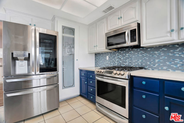 7100 Balboa Boulevard, 703 photo 5