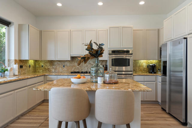 79953 Rancho La Quinta Drive, La Quinta CA: https://media.crmls.org/mediaz/48994d4c-6f0a-4c43-9283-9dd437e20b29.jpg