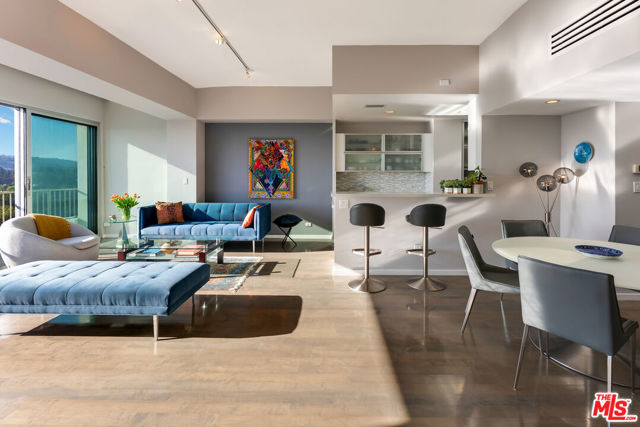 10501 Wilshire Boulevard, Los Angeles CA: https://media.crmls.org/mediaz/48997742-08b1-4399-b654-fac0e26ca198.jpg