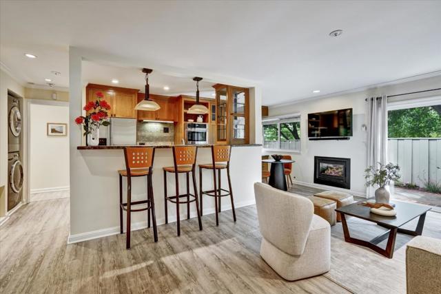 1070 Mercedes Avenue, Los Altos CA: https://media.crmls.org/mediaz/4899b688-6141-4326-9367-77365f0a0c97.jpg