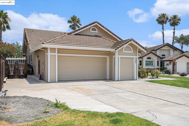 2167 Saint Andrews Ct, Discovery Bay CA: https://media.crmls.org/mediaz/4899c07b-8859-444f-a739-8a49cd78d700.jpg
