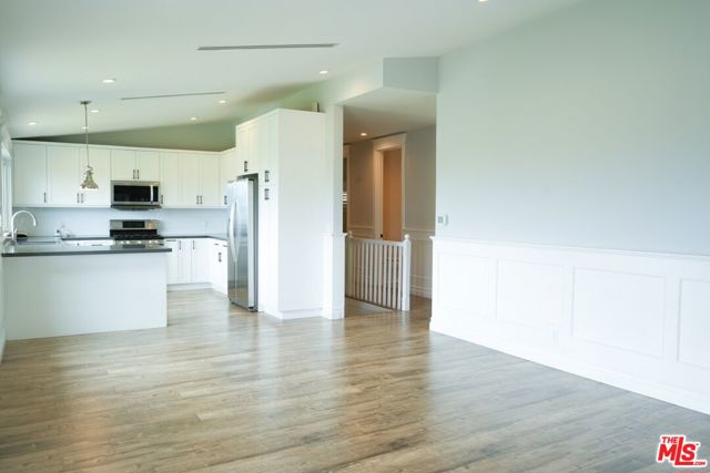 22224 Cass Avenue, Woodland Hills CA: https://media.crmls.org/mediaz/4899c0cc-14e6-43ce-add5-36675ff9473b.jpg