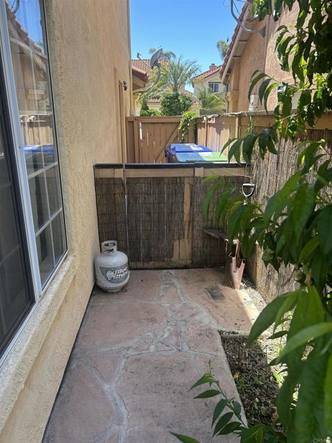 402 Calle Corazon, Oceanside CA: https://media.crmls.org/mediaz/4899d8e5-0e3f-4830-bf1c-111c323bccac.jpg