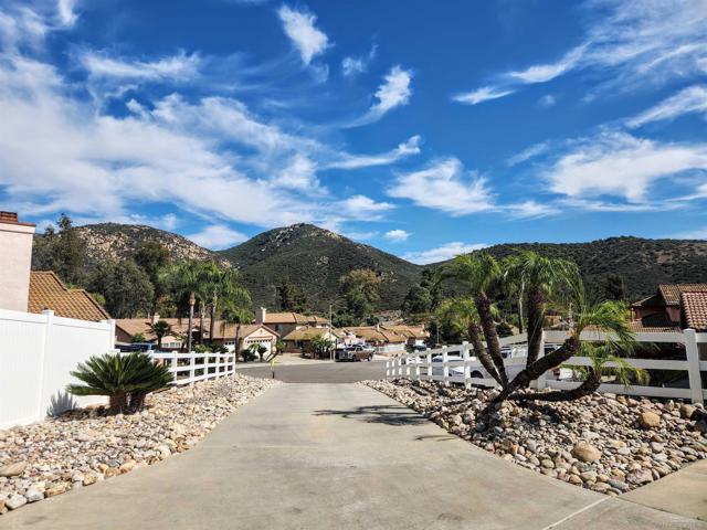 9410 Brian Way, El Cajon CA: https://media.crmls.org/mediaz/489a0916-a92a-4804-8712-a2d14d696318.jpg