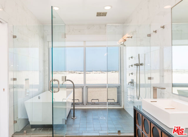 5205 Ocean Front Walk, Marina del Rey CA: https://media.crmls.org/mediaz/489a24f5-d9d8-4e6a-b5ac-5e231b298ee8.jpg