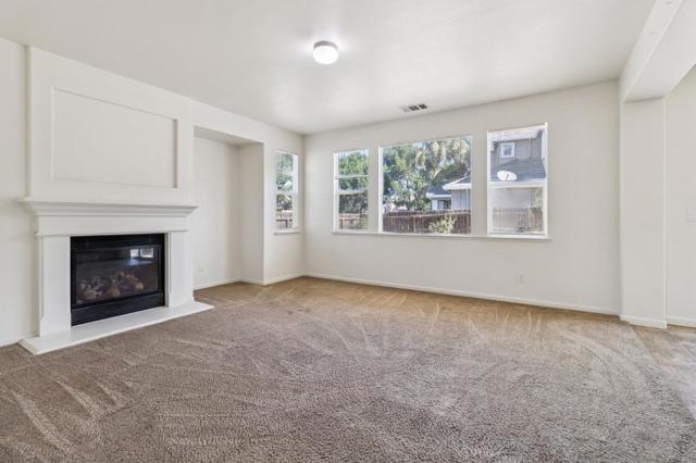 1160 Bellflower Way, Los Banos CA: https://media.crmls.org/mediaz/489aaba4-0ac4-455c-acb4-34562517fd34.jpg