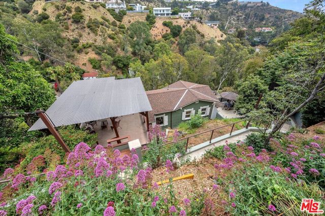 8181 Gould Avenue, Los Angeles CA: https://media.crmls.org/mediaz/489ab444-542a-478f-a746-dbfe428bd3e9.jpg