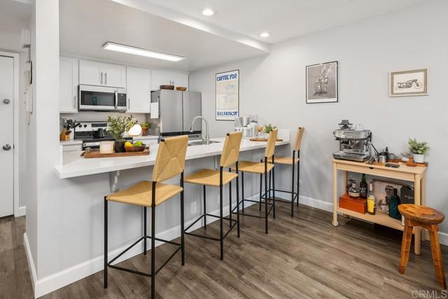 Detail Gallery Image 2 of 37 For 10737 San Diego Mission Rd #312,  San Diego,  CA 92108 - 1 Beds | 1 Baths