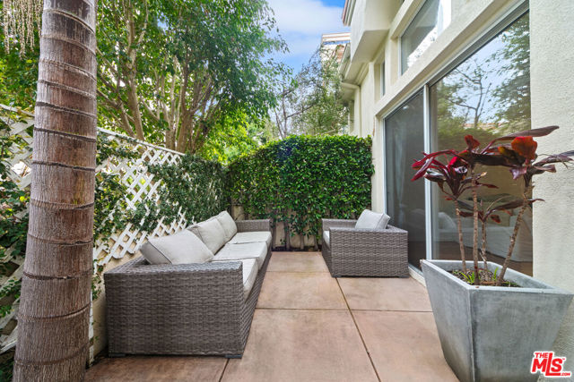 6477 Zuma View Place, Malibu CA: https://media.crmls.org/mediaz/489b2974-c927-4821-b5b6-86c7f95c342b.jpg