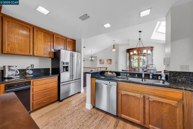 1618 Brush Creek Place, Danville CA: https://media.crmls.org/mediaz/489b952b-de0b-4f5d-a3ec-af8b0a820423.jpg