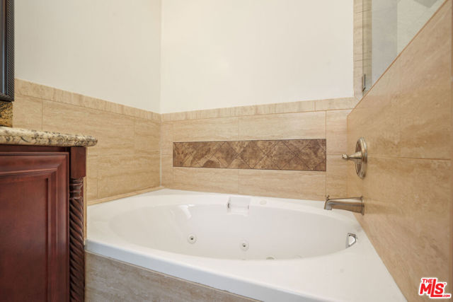 2005 Robinson Street, Redondo Beach, California 90278, 4 Bedrooms Bedrooms, ,3 BathroomsBathrooms,Residential,For Sale,Robinson,26638819