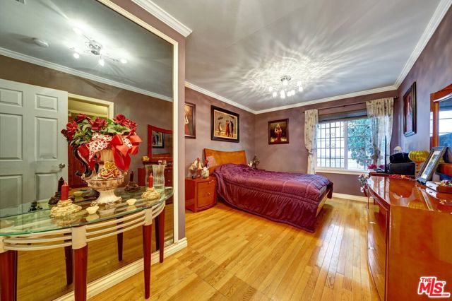 844 N Poinsettia Place, Los Angeles CA: https://media.crmls.org/mediaz/489c2b4a-ef28-4fc1-b443-efc364d98d8f.jpg