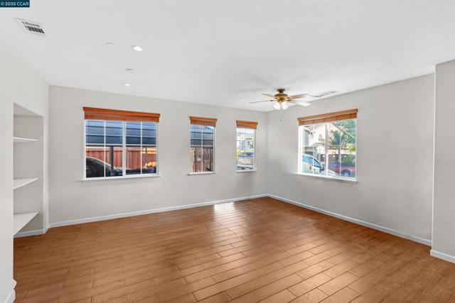 3826 Danbury Way, Fairfield CA: https://media.crmls.org/mediaz/489d7a87-f8a2-4767-a48f-67c47aa64be3.jpg