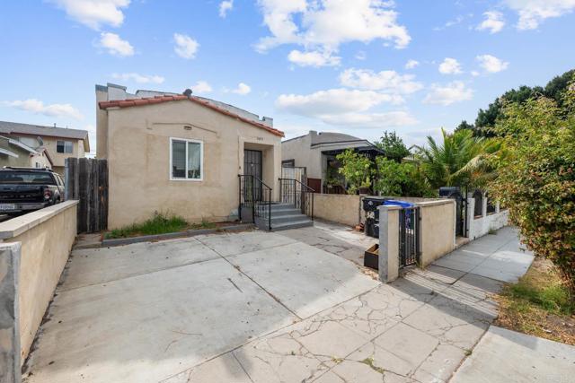 3655 44Th Street, San Diego CA: https://media.crmls.org/mediaz/489eb9eb-20db-4480-b2e9-ccf01a9e6c59.jpg