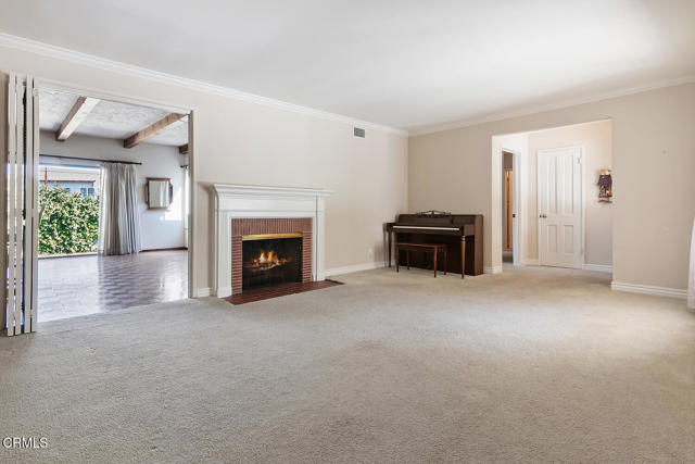 Detail Gallery Image 5 of 30 For 17835 Tarzana St, Encino,  CA 91316 - 4 Beds | 3 Baths