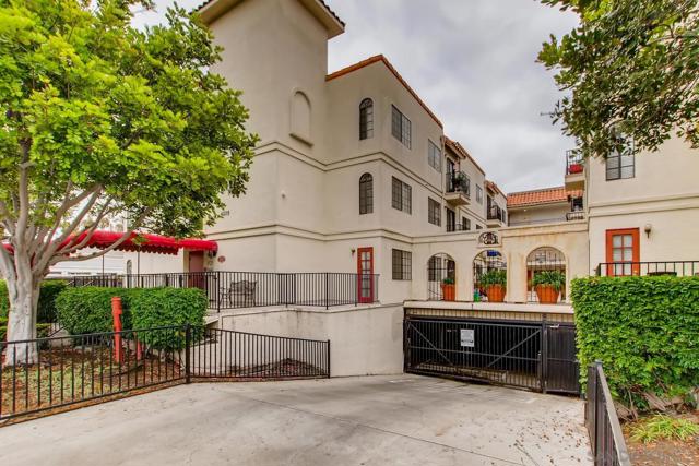 4205 Ohio St, San Diego CA: https://media.crmls.org/mediaz/489ee9e6-d50d-4f09-878e-78d79e5fcdbb.jpg