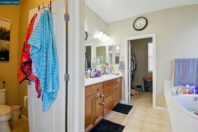 35 Belluno Dr, Stockton CA: https://media.crmls.org/mediaz/48a05cb3-ea1f-4505-9331-86937a5a9f8b.jpg