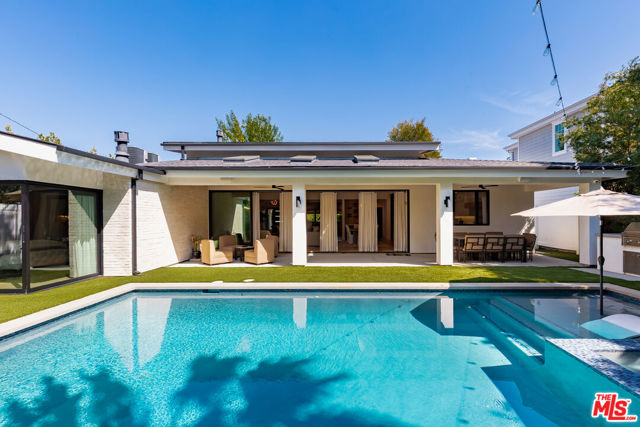 4961 Noeline Avenue, Encino CA: https://media.crmls.org/mediaz/48a097a6-512e-40b2-95a0-7a56d7e6411b.jpg