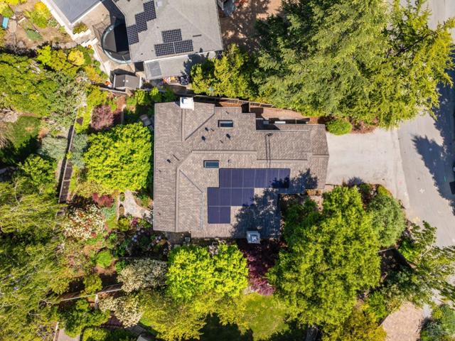 992 Lakeview Way, Redwood City CA: https://media.crmls.org/mediaz/48a13cfd-7359-429f-8a3b-fb94890ad015.jpg