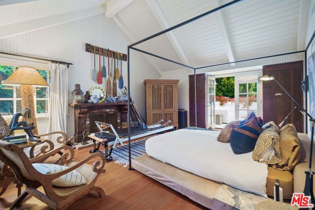 31740 Broad Beach Road, Malibu CA: https://media.crmls.org/mediaz/48a1cfe9-4f3c-4885-80b5-592c982802e6.jpg