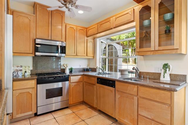 2320 Ivy Road, Oceanside CA: https://media.crmls.org/mediaz/48a25890-7695-4f87-a554-08b5aec7569f.jpg