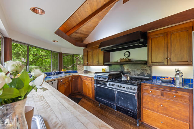 Detail Gallery Image 26 of 77 For 4254 Chevy Chase Dr, La Canada Flintridge,  CA 91011 - 6 Beds | 4 Baths