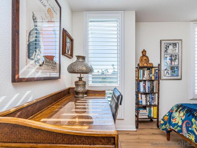 924 Hornblend, San Diego CA: https://media.crmls.org/mediaz/48a314b8-1ba3-40d7-91eb-470562f6c463.jpg