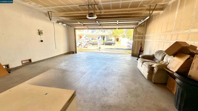 1135 Ranch Point Way, Antioch CA: https://media.crmls.org/mediaz/48a36c45-bc89-4845-9532-2ffbddd56b48.jpg