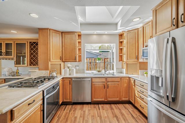 9694 Ashby way, San Ramon CA: https://media.crmls.org/mediaz/48a43d6b-40b9-4fbd-92ee-e2b5d39e124c.jpg