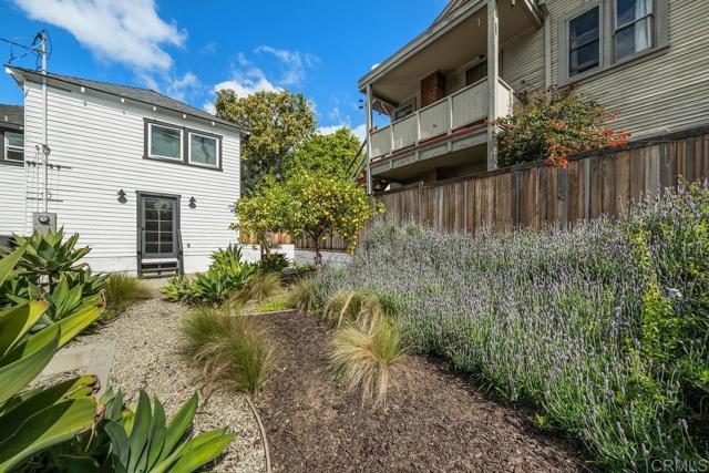 1400 Angelus Avenue, Los Angeles CA: https://media.crmls.org/mediaz/48a44b61-521e-464d-9513-3560d65dd0bb.jpg