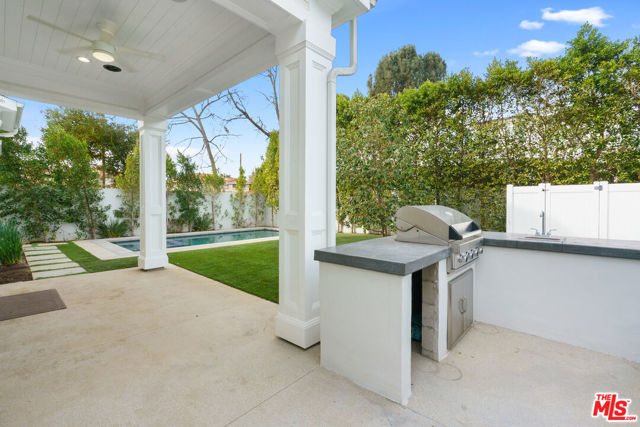 Bbq/ backyard area