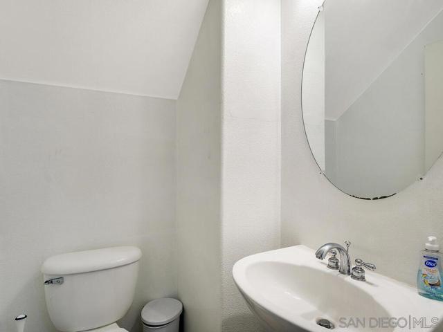 7725 El Cajon Blvd, La Mesa CA: https://media.crmls.org/mediaz/48a5e9fc-68f8-400b-b66e-446cef01247e.jpg