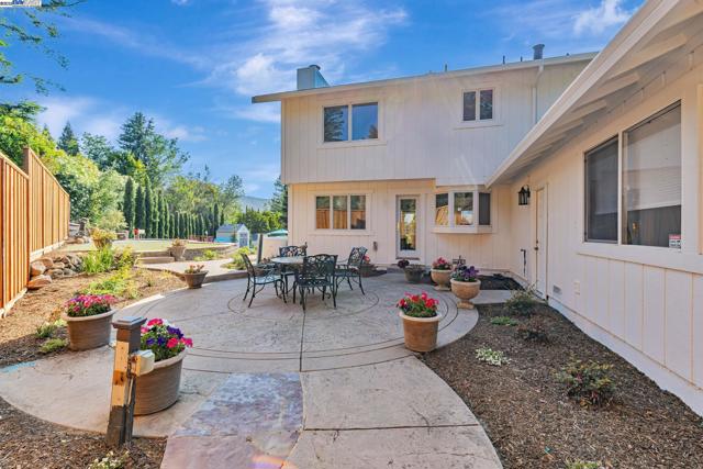 324 Merrilee Place, Danville CA: https://media.crmls.org/mediaz/48a61d46-6629-4a92-a4a8-4faf63c49a42.jpg