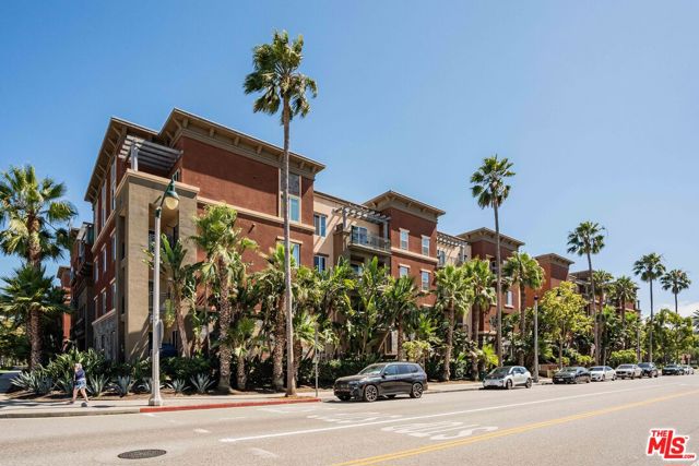 6020 Seabluff Drive, Playa Vista CA: https://media.crmls.org/mediaz/48a666b4-38f6-4c43-a2cd-fb9b7f716a01.jpg