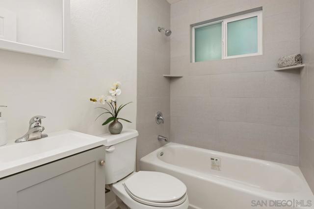 2707 Sweetwater Rd, Spring Valley CA: https://media.crmls.org/mediaz/48a6832d-e142-4dfd-85f7-8aa4b25e80c3.jpg